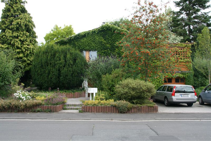 Straßenfront vor der Aufstockung