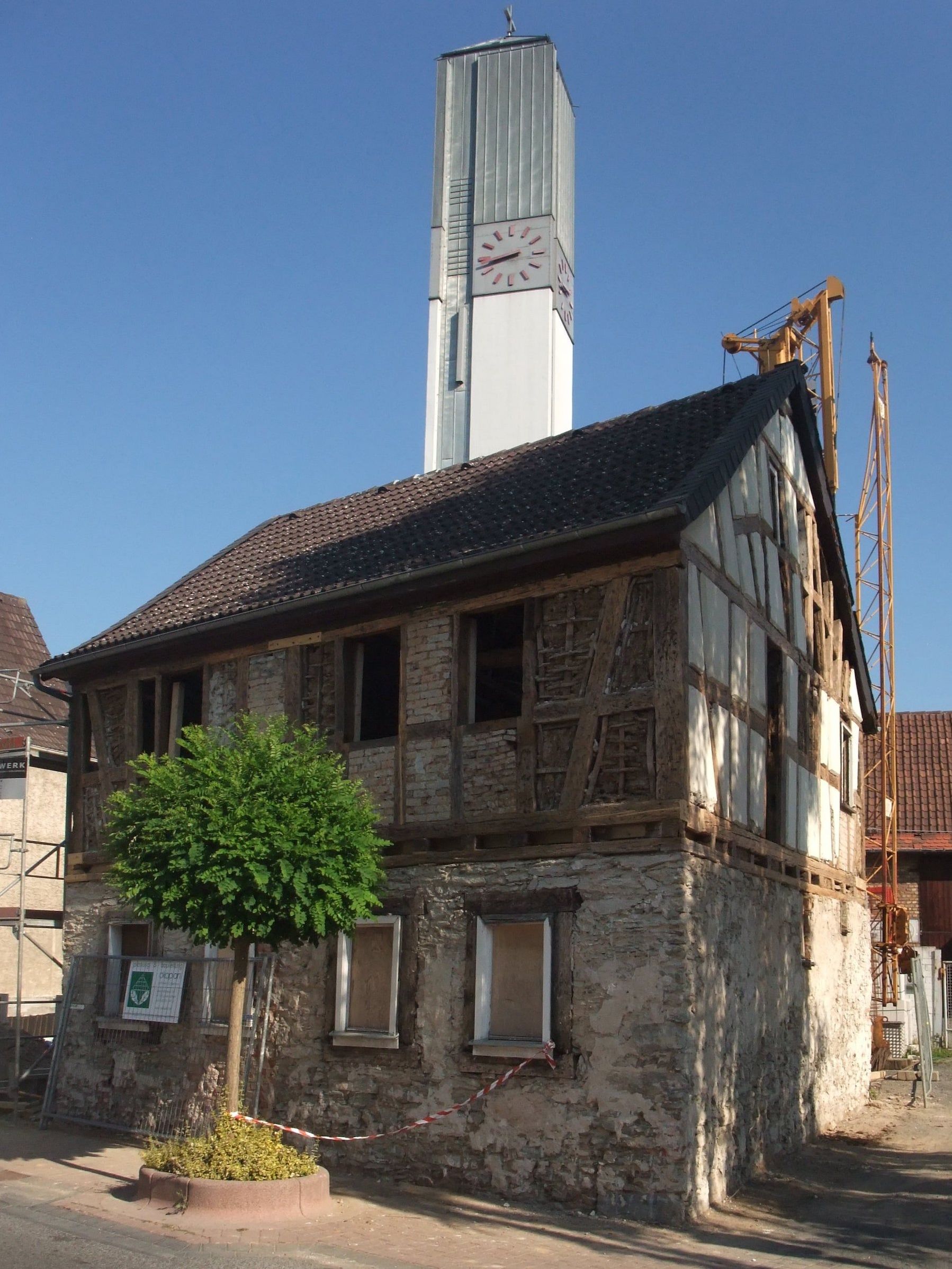 Altbau Aussenansicht Bauphase